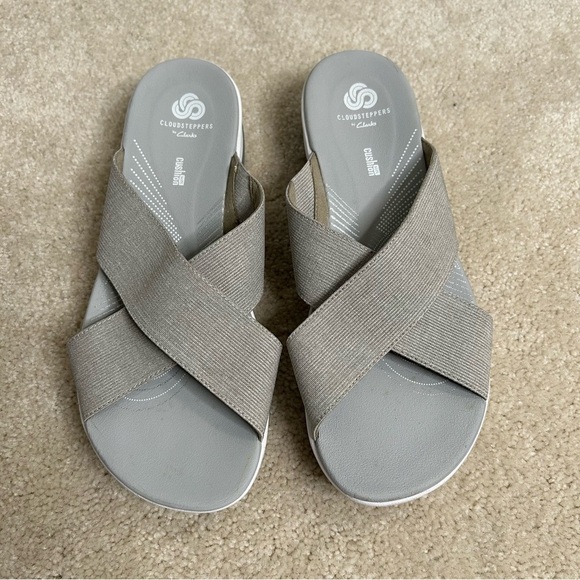 Clarks Cloudsteppers Arla Elin Slide Cushioned Sandals  Sz 9 - Picture 4 of 9